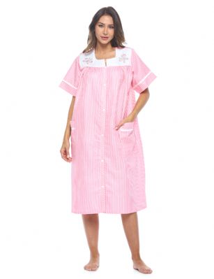 Casual Nights Women's Snap - Front House Dress Short Sleeve Woven Housecoat Duster Lounger Robe with Pockets - Pink Stripe - Get Comfy Around the House with Casual Nights Cotton Duster Robes When youre ready to get out of the days clothes and slip into something more cozy, Casual Nights has the perfect womens robes for every occasion.  Thanks to a snap-front closure thats easy to open, slipping your housecoat on and off is easy. Its great for elderly folks with arthritic hands, people with limited dexterity and anyone who hates fumbling with traditional buttons (dont we all?!).  Looking for a plus size robe that fits as good as it looks? We offer sizes from S all the way to 4X in a range of adorable prints. Mid Calf Length Measures 44"-45"" Inches from shoulder to hemOur moo moos for women come in gorgeous designs  from delicate floral patterns to classic Florals and stripes  all in bright, sunny shades. With so many colors and patterns to choose from, why pick just one? Grab a blue duster for mom, a purple for grandma, pink for those hard-to-please teenage girls, and one (or three) for yourself!  Washing is a breeze too. Simply machine wash on cold, tumble dry on low and iron as needed.  Since our cotton duster robes are made from a durable cotton/poly knit, youll never have to worry about shrinking  even after repeat washes! Casual Nights Dusters Make the Best: ✓ Mumu Dresses for Women ✓ Button down pajamas ✓ Button up nightgowns ✓ Hospital gowns for women (post-surgery or for rehab) ✓ Housecoats for cleaning ✓ Nightwear for sleeping ✓ Spring/summer bathrobe ✓ and so much more! With so many great ways to wear, what will you use your snap duster for? Please use our size chart to determine which size will fit you best, if your measurements fall between two sizes, we recommend ordering a larger size as most people prefer their sleepwear a little looser. Small: Measures US Size 4-6, Chests/Bust 34"-35" Medium: Measures US Size 8-10, Chests/Bust 36"-37" Large: Measures US Size 1214, Chests/Bust 38"-40" X-Large: Measures US Size 16-18, Chests/Bust 41"-43" XX-Large: Measures US Size 18W-20W, Chests/Bust 46-48" 3X-Large: Measures US Size 22W-24W, Chests/Bust 50-52" 4X-Large: Measures US Size 26-28, Chests/Bust 54-56" 